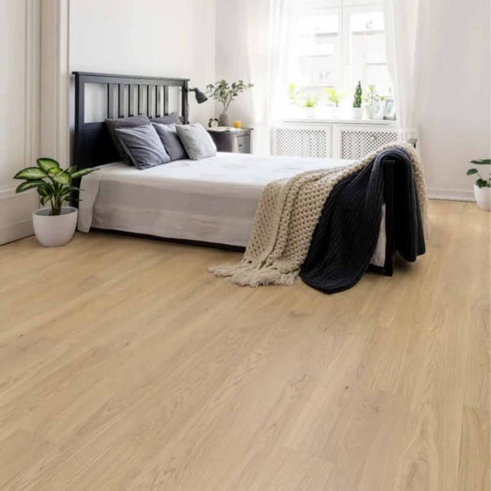 Chesapeake Engineered Hardwood Elegant Manor Fair Lane CHEMG2411016 room