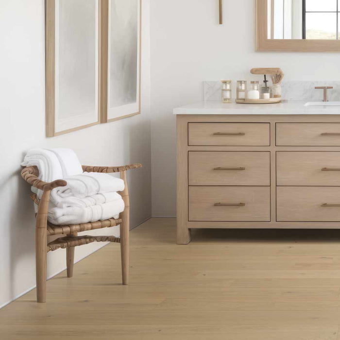 Mohawk Engineered Hardwood Madera Trace WEK60 Antiqued Plaster Oak 137 room