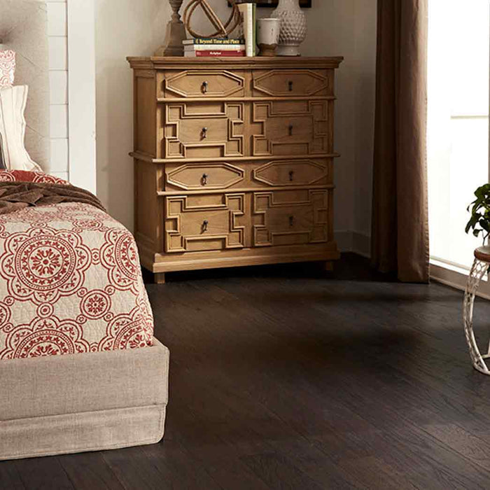 Mullican-Oakmont-Red-Oak-Ebony-SKU-20575-(Room-Scene)